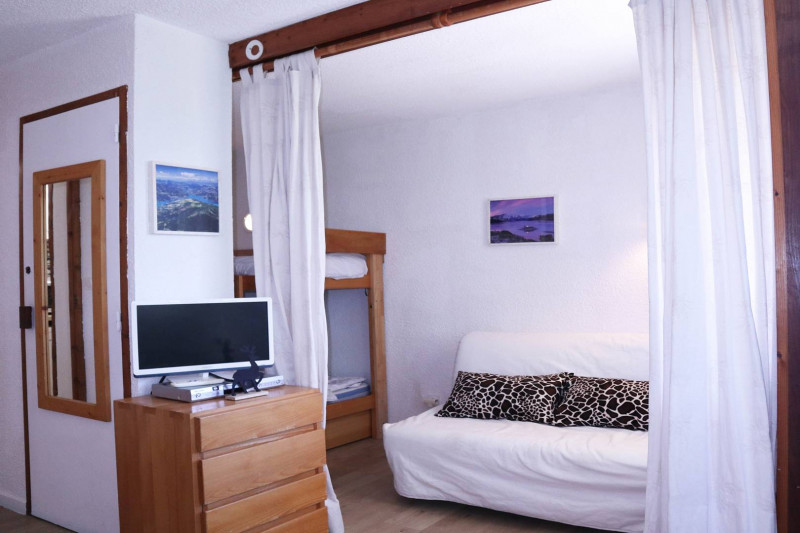 _clients_210520001_photos_648c_11176345