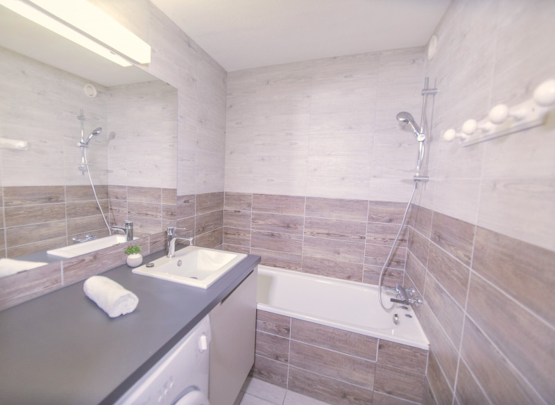 LocationAppartementLesOrres_AgenceDesOrres_B1001 LocationAppartementLesOrres_AgenceDesOrres_B1001