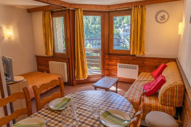 LocationAppartementLesOrres_AgenceDesOrres_B1008 LocationAppartementLesOrres_AgenceDesOrres_B1008