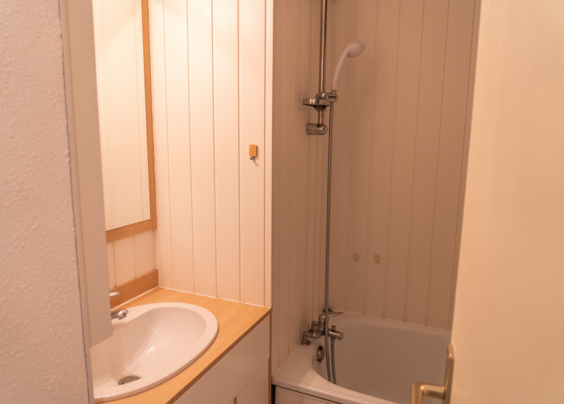 LocationAppartementLesOrres_AgenceDesOrres_B910 LocationAppartementLesOrres_AgenceDesOrres_B910