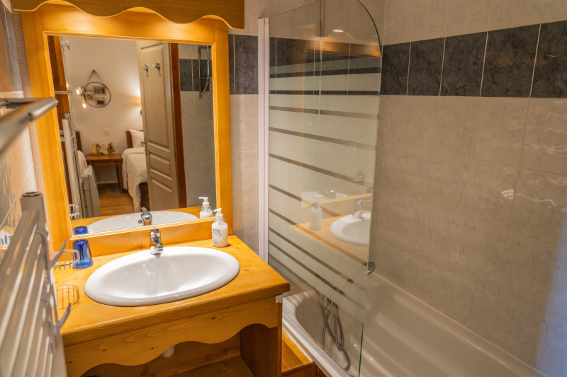 LocationVacancesLesOrres_AgenceDes_Orres_MZ1105 LocationVacancesLesOrres_AgenceDes_Orres_MZ1105