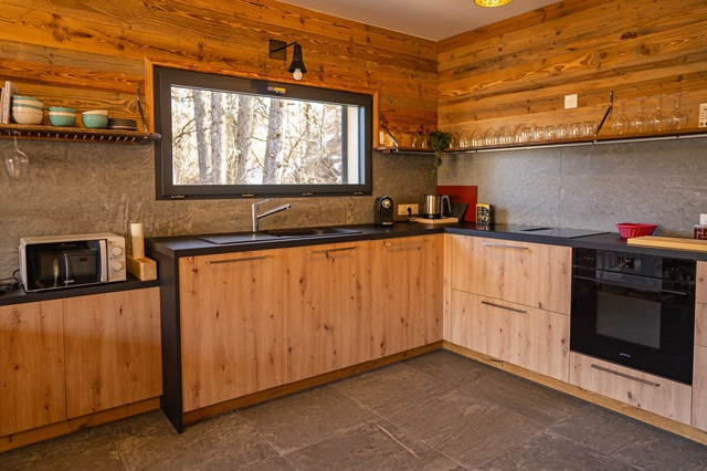 chalet-des-trappeurs-cuisine2-8543702