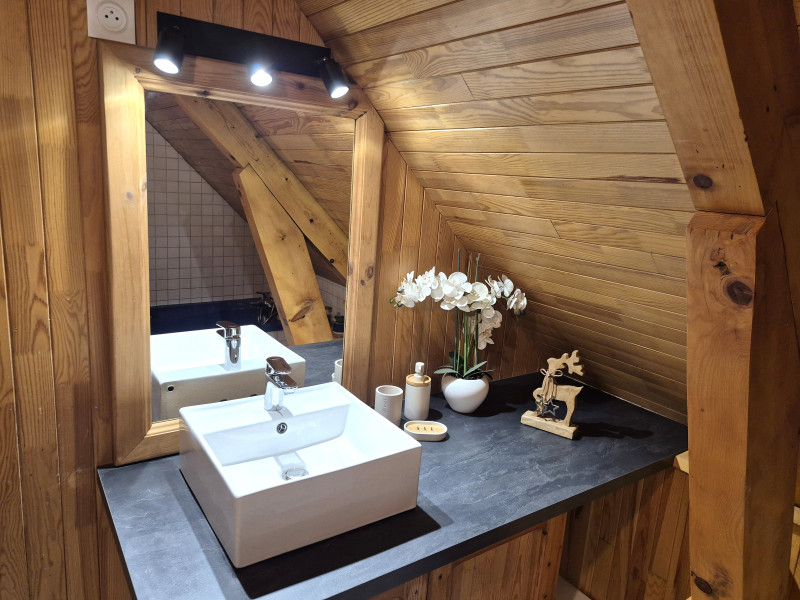 chalet-le-lagop-de-salle-de-bain-3-9957903 chalet-le-lagop-de-salle-de-bain-3-9957903